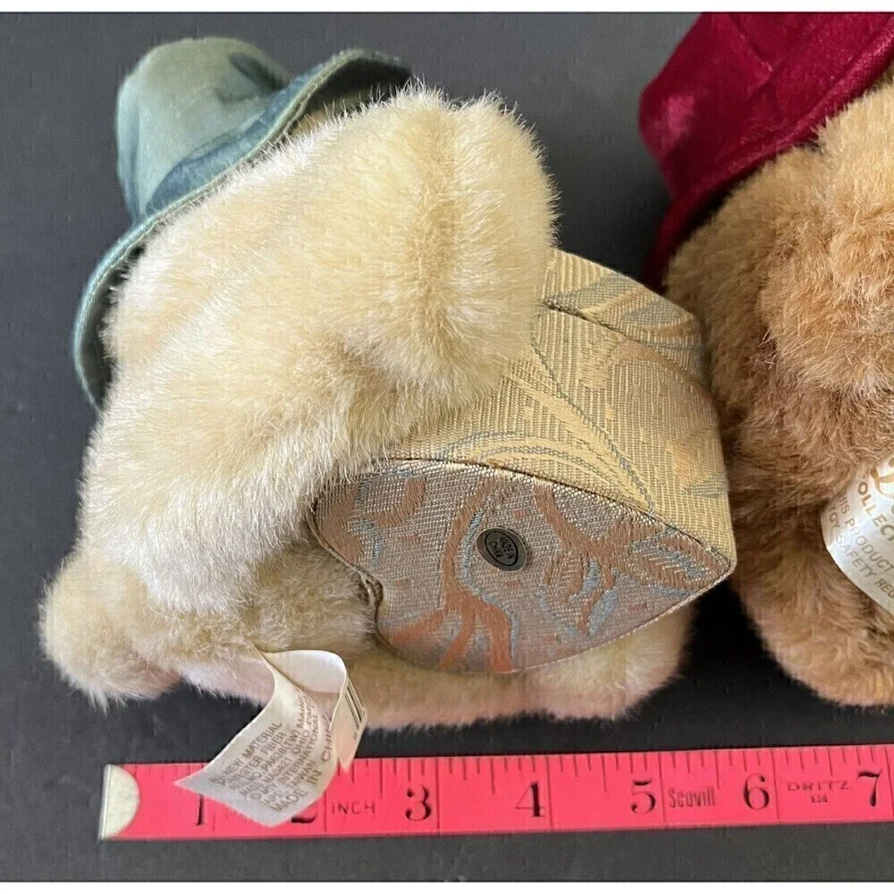 Dan Dee Collectors Choice Xmas Brown Bear Plush Hats Gift Box Red Green Lot of 2